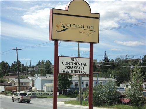 Arnica Inn Yellowknife Logo bilde